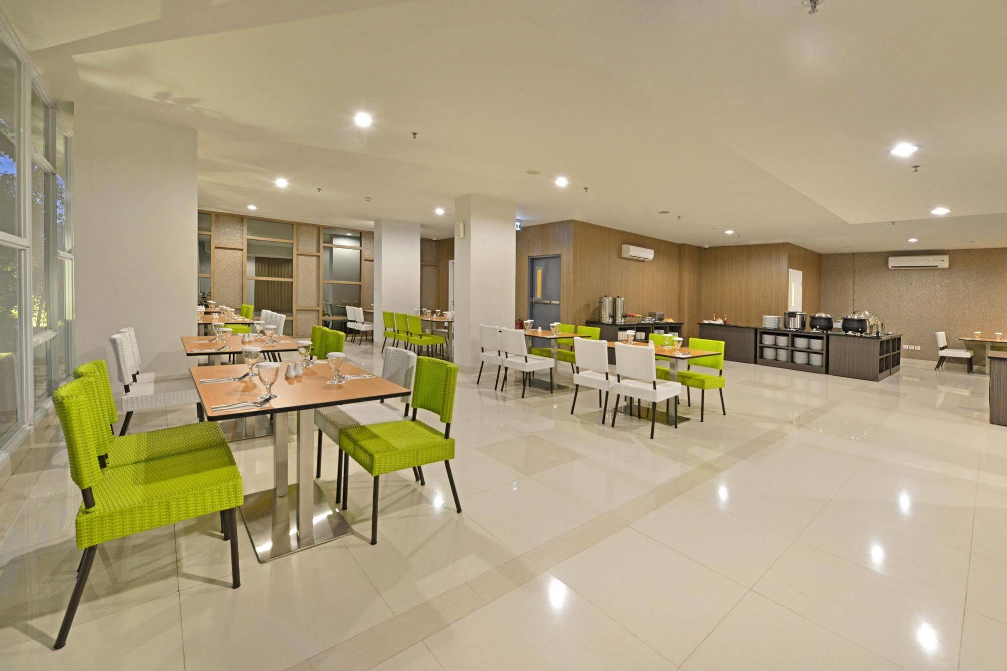 โรงแรมวิซ ไพรม์ ฮาซานุดดิน มากัสซาร์ มากาซาร์ ภายนอก รูปภาพ