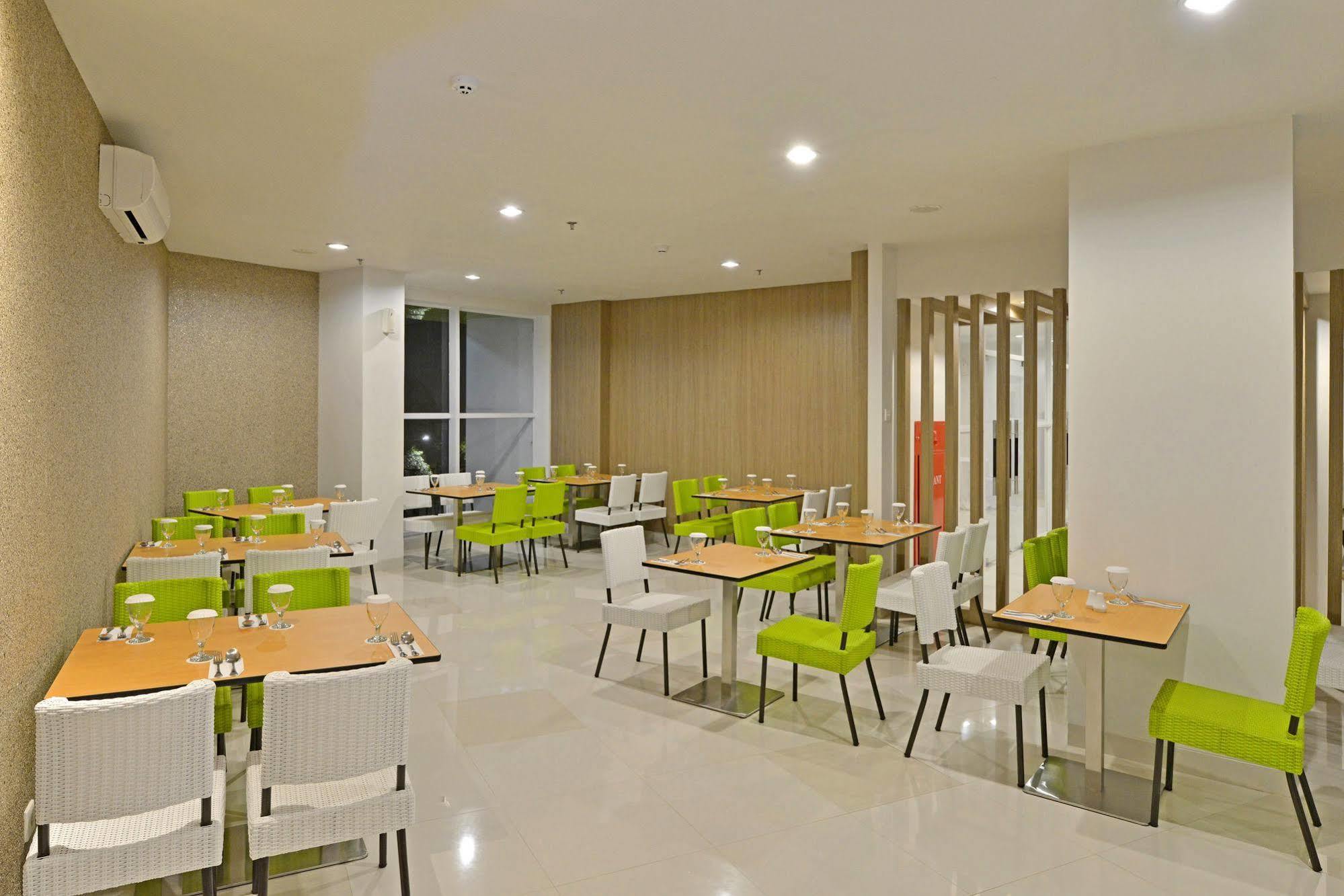โรงแรมวิซ ไพรม์ ฮาซานุดดิน มากัสซาร์ มากาซาร์ ภายนอก รูปภาพ